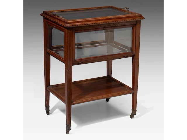 An english mahogany and glass serving trolley and tray 80 x 60.5 x 42 cm. (31 1/2 x 23.82 x 16.53 in.) - afbeelding 1 van  7