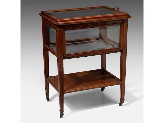An english mahogany and glass serving trolley and tray 80 x 60.5 x 42 cm. (31 1/2 x 23.82 x 16.53 in.) - afbeelding 2 van  7