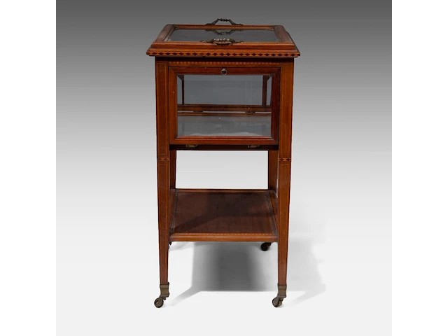 An english mahogany and glass serving trolley and tray 80 x 60.5 x 42 cm. (31 1/2 x 23.82 x 16.53 in.) - afbeelding 4 van  7