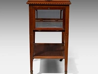 An english mahogany and glass serving trolley and tray 80 x 60.5 x 42 cm. (31 1/2 x 23.82 x 16.53 in.) - afbeelding 4 van  7