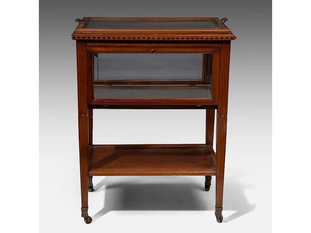 An english mahogany and glass serving trolley and tray 80 x 60.5 x 42 cm. (31 1/2 x 23.82 x 16.53 in.) - afbeelding 5 van  7