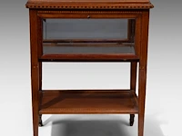 An english mahogany and glass serving trolley and tray 80 x 60.5 x 42 cm. (31 1/2 x 23.82 x 16.53 in.) - afbeelding 5 van  7