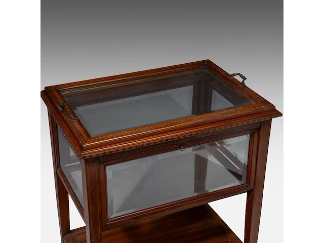An english mahogany and glass serving trolley and tray 80 x 60.5 x 42 cm. (31 1/2 x 23.82 x 16.53 in.) - afbeelding 7 van  7