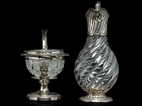 An english silver and glass ewer and a dutch silver bonbonnière, h 22 - 29 cm - afbeelding 4 van  6
