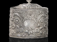 An english silver tea caddy, hallmark london, maker's mark william vincent, weight: 380 g