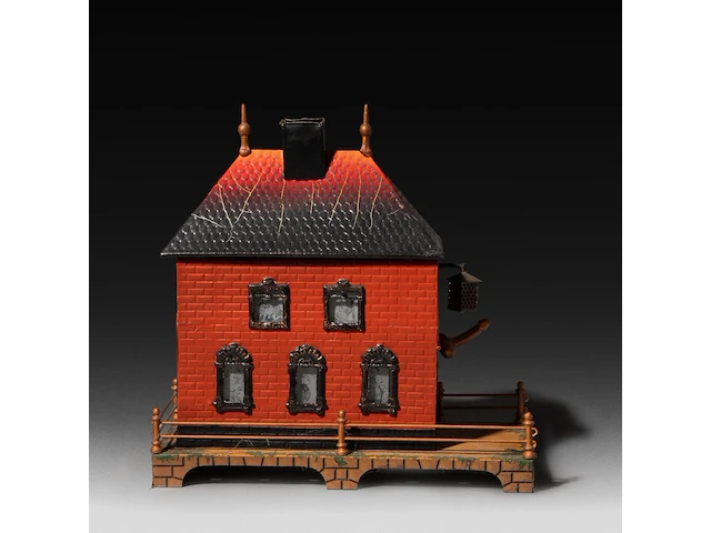 An erotic 'maison d'amour' toy house by bing spielwaren, nürnberg, ca. 1930, h 26,5 - w 26 - d 11 cm 26 cm. (10.24 in.) - afbeelding 2 van  5