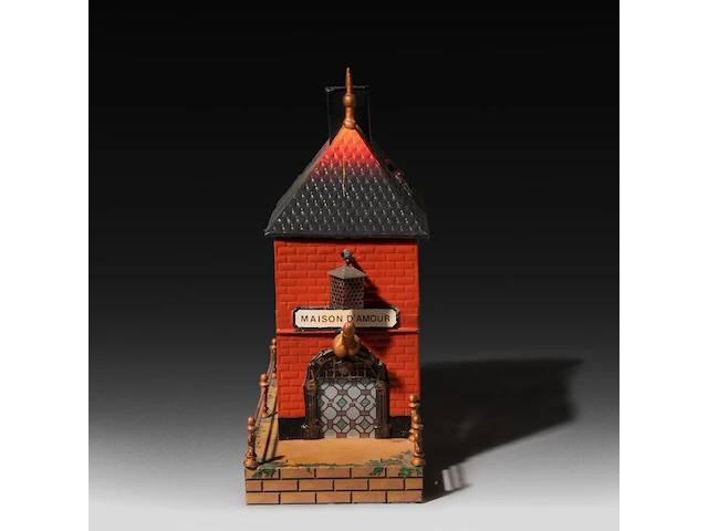 An erotic 'maison d'amour' toy house by bing spielwaren, nürnberg, ca. 1930, h 26,5 - w 26 - d 11 cm 26 cm. (10.24 in.) - afbeelding 5 van  5