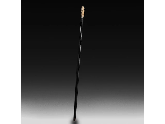An erotic walking stick with an ivory handle depicting a phallic demon, english, 19thc, total h 92 cm - ivory h 9 cm - ivory w 2,8 cm - total weight 238g (+) - afbeelding 5 van  5