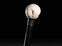 An erotic walking stick with an ivory handle depicting a woman's behind, english, ca. 1900, total h 94 cm - ivory ø 4,5 cm - total weight 298g (+) - afbeelding 2 van  5