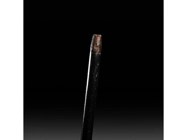 An erotic walking stick with an ivory handle depicting a woman's behind, english, ca. 1900, total h 94 cm - ivory ø 4,5 cm - total weight 298g (+) - afbeelding 4 van  5