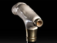 An erotic walking stick with an ivory handle of a phallus also serving as a smoking device, english, 19thc, total h 93 cm - ivory h 4 cm - ivory w 13 cm - total weight 275g (+) - afbeelding 2 van  5