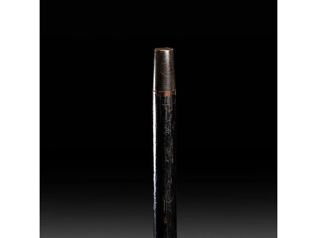 An erotic walking stick with an ivory handle of a phallus also serving as a smoking device, english, 19thc, total h 93 cm - ivory h 4 cm - ivory w 13 cm - total weight 275g (+) - afbeelding 4 van  5