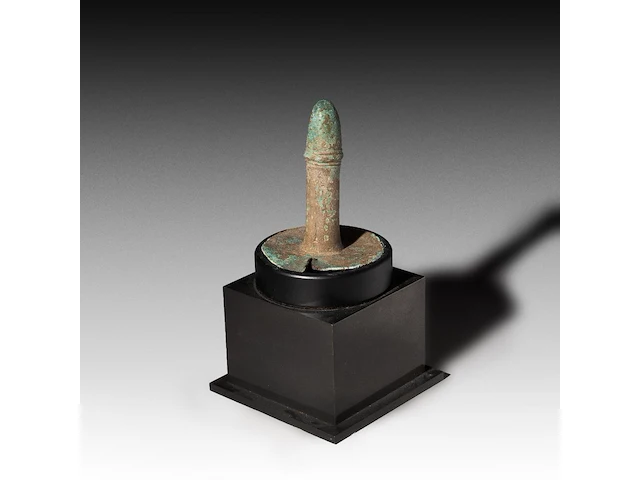 An exceptional antique bronze khmer deflorator, 15/16thc, cambodia 11 cm. (4.33 in.) - afbeelding 1 van  4