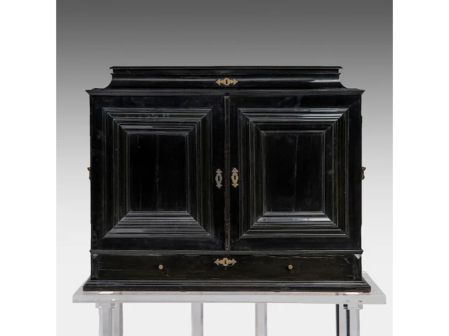 An exceptional antwerp baroque ebony and ebonised cabinet inset with painted copper panels with old testamentic scenes, ca. 1650 77 x 87 x 40 cm. (30.30 x 34 1/4 x 15 3/4 in.), with the plexi stand: 155 cm. (61.02 in.) - afbeelding 2 van  27