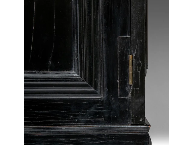 An exceptional antwerp baroque ebony and ebonised cabinet inset with painted copper panels with old testamentic scenes, ca. 1650 77 x 87 x 40 cm. (30.30 x 34 1/4 x 15 3/4 in.), with the plexi stand: 155 cm. (61.02 in.) - afbeelding 19 van  27