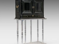 An exceptional antwerp baroque ebony and ebonised cabinet inset with painted copper panels with old testamentic scenes, ca. 1650 77 x 87 x 40 cm. (30.30 x 34 1/4 x 15 3/4 in.), with the plexi stand: 155 cm. (61.02 in.) - afbeelding 25 van  27