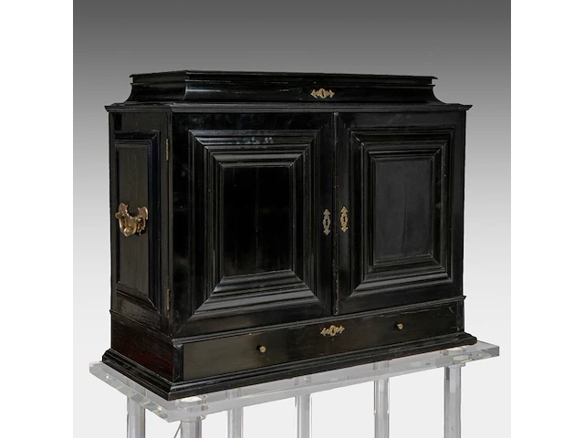 An exceptional antwerp baroque ebony and ebonised cabinet inset with painted copper panels with old testamentic scenes, ca. 1650 77 x 87 x 40 cm. (30.30 x 34 1/4 x 15 3/4 in.), with the plexi stand: 155 cm. (61.02 in.) - afbeelding 26 van  27
