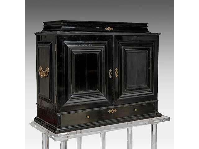 An exceptional antwerp baroque ebony and ebonised cabinet inset with painted copper panels with old testamentic scenes, ca. 1650 77 x 87 x 40 cm. (30.30 x 34 1/4 x 15 3/4 in.), with the plexi stand: 155 cm. (61.02 in.) - afbeelding 27 van  27