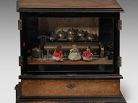 An exceptional napoleon iii musical animaton box with three dancing dolls, ca. 1900, alsace 48 x 55.5 x 35 cm. (18.89 x 21.85 x 13.77 in.) - afbeelding 3 van  7