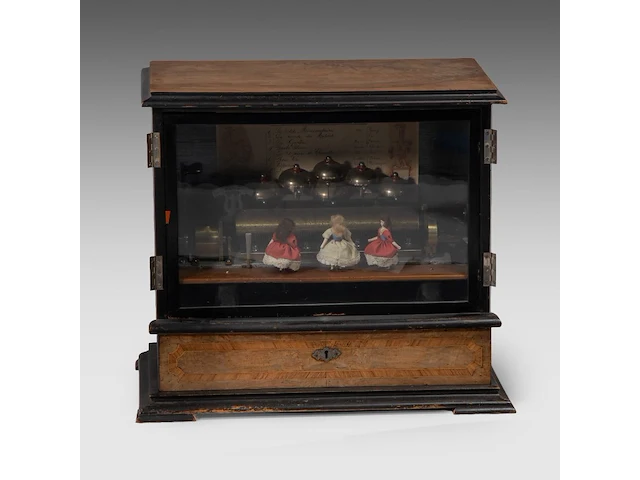 An exceptional napoleon iii musical animaton box with three dancing dolls, ca. 1900, alsace 48 x 55.5 x 35 cm. (18.89 x 21.85 x 13.77 in.) - afbeelding 4 van  7