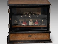 An exceptional napoleon iii musical animaton box with three dancing dolls, ca. 1900, alsace 48 x 55.5 x 35 cm. (18.89 x 21.85 x 13.77 in.) - afbeelding 4 van  7