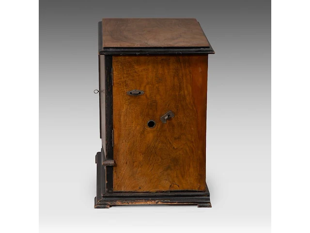 An exceptional napoleon iii musical animaton box with three dancing dolls, ca. 1900, alsace 48 x 55.5 x 35 cm. (18.89 x 21.85 x 13.77 in.) - afbeelding 5 van  7