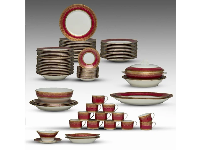 An extensive limoges porcelain service (100 pieces) - afbeelding 1 van  15