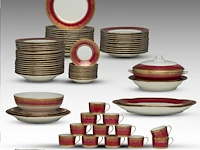 An extensive limoges porcelain service (100 pieces)