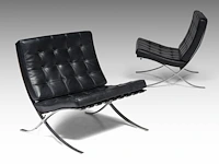 An iconic pair of vintage barcelona chairs by ludwig mies van der rohe for knoll international edition 75 x 77 x 77 cm. (29.53 x 30.30 x 30.30 in.) - afbeelding 1 van  13