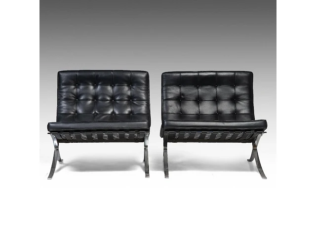 An iconic pair of vintage barcelona chairs by ludwig mies van der rohe for knoll international edition 75 x 77 x 77 cm. (29.53 x 30.30 x 30.30 in.) - afbeelding 7 van  13