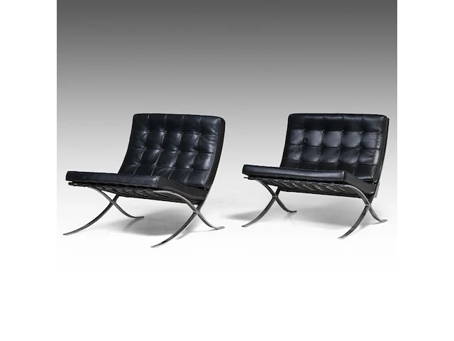 An iconic pair of vintage barcelona chairs by ludwig mies van der rohe for knoll international edition 75 x 77 x 77 cm. (29.53 x 30.30 x 30.30 in.) - afbeelding 9 van  13