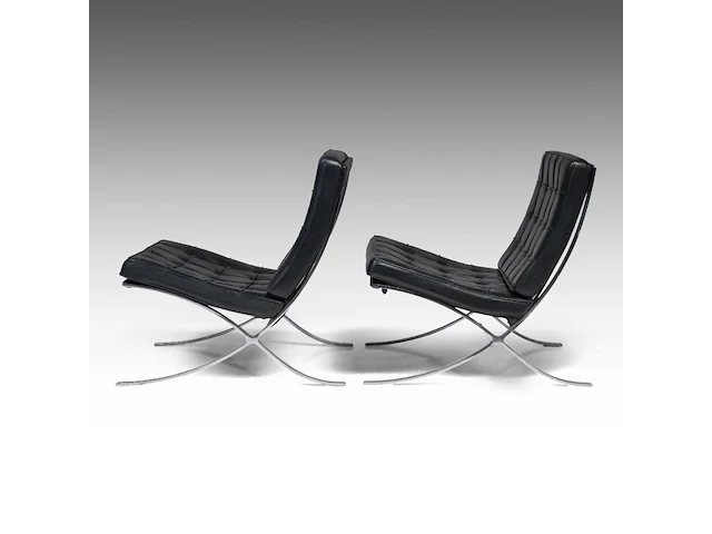 An iconic pair of vintage barcelona chairs by ludwig mies van der rohe for knoll international edition 75 x 77 x 77 cm. (29.53 x 30.30 x 30.30 in.) - afbeelding 10 van  13