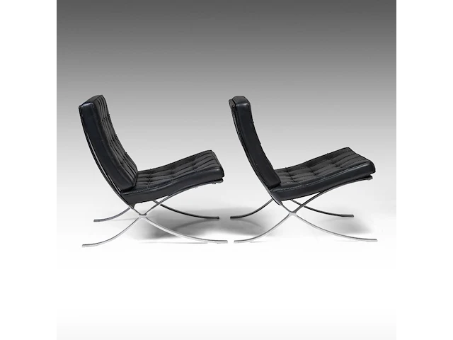 An iconic pair of vintage barcelona chairs by ludwig mies van der rohe for knoll international edition 75 x 77 x 77 cm. (29.53 x 30.30 x 30.30 in.) - afbeelding 12 van  13
