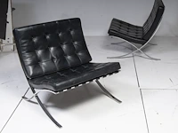 An iconic pair of vintage barcelona chairs by ludwig mies van der rohe for knoll international edition 75 x 77 x 77 cm. (29.53 x 30.30 x 30.30 in.) - afbeelding 13 van  13