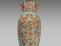 An imposing chinese canton rose 'court scenes' vase, paired with large recumbent lions handles, 19thc, h 88,5 cm