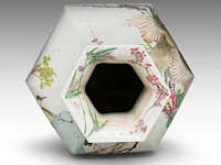 An imposing chinese qianjiangcai 'birds amongst flower branches' facetted vase, republic period, h 66 cm - afbeelding 7 van  8