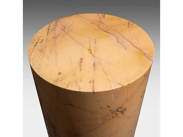 An imposing pair of yellow sienna and carrara marble columns 119 cm. (46.85 in.) - afbeelding 6 van  7
