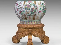 An impressive famille rose 'chinese romance of the western chamber' cachepot, 19thc, fitted on a matching base, total h 89,5 cm