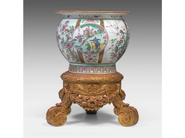 An impressive famille rose 'chinese romance of the western chamber' cachepot, 19thc, fitted on a matching base, total h 89,5 cm - afbeelding 3 van  7