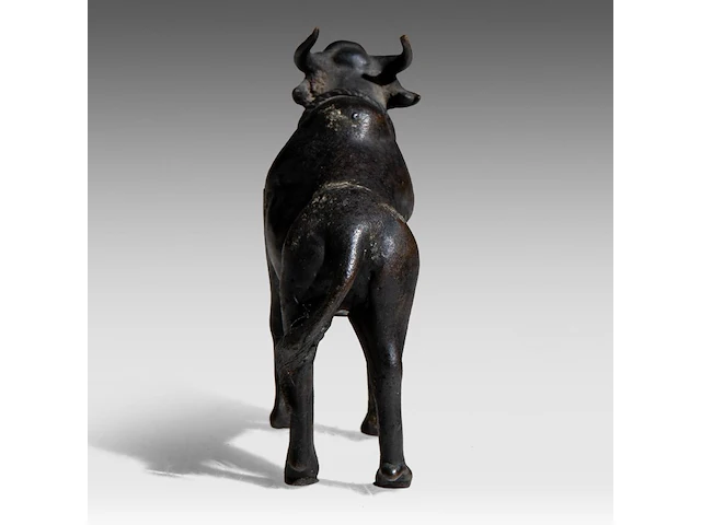 An indian bronze model of the brahman nandi bull, late 19thc, h 8,8 - l 11 cm - afbeelding 5 van  9