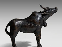 An indian bronze model of the brahman nandi bull, late 19thc, h 8,8 - l 11 cm - afbeelding 6 van  9