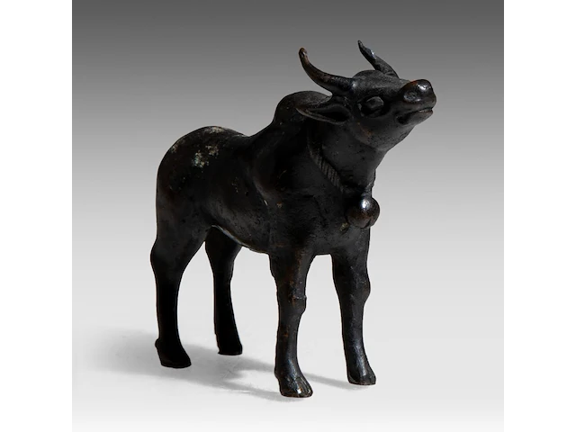 An indian bronze model of the brahman nandi bull, late 19thc, h 8,8 - l 11 cm - afbeelding 7 van  9