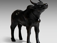An indian bronze model of the brahman nandi bull, late 19thc, h 8,8 - l 11 cm - afbeelding 7 van  9