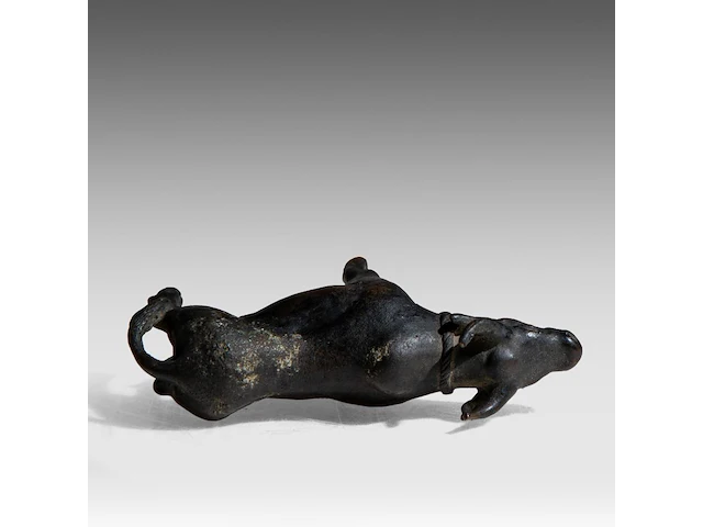 An indian bronze model of the brahman nandi bull, late 19thc, h 8,8 - l 11 cm - afbeelding 8 van  9