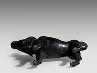 An indian bronze model of the brahman nandi bull, late 19thc, h 8,8 - l 11 cm - afbeelding 9 van  9
