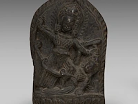 An indian grey stone stele of durga, pala period style, 14 x 9 cm - afbeelding 2 van  7