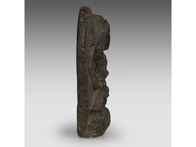 An indian grey stone stele of durga, pala period style, 14 x 9 cm - afbeelding 6 van  7