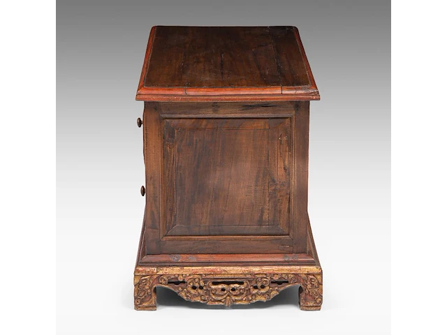 An indonesian madurese chest, 20thc, h 64 - 98 x 53 cm - afbeelding 3 van  5