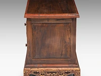 An indonesian madurese chest, 20thc, h 64 - 98 x 53 cm - afbeelding 3 van  5