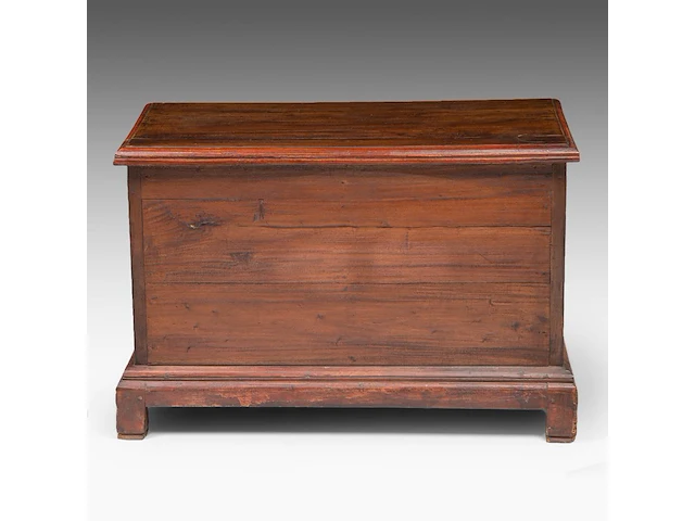 An indonesian madurese chest, 20thc, h 64 - 98 x 53 cm - afbeelding 4 van  5
